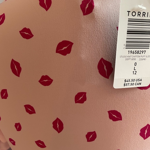 NWT Torrid Valentine’s Day Wrap Blouse - Picture 4 of 5